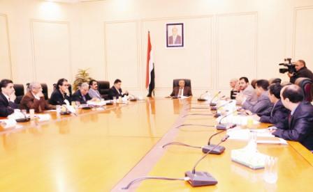 جانب من اجتماع اللجنة العليا لتسويق النفط الخام أمس